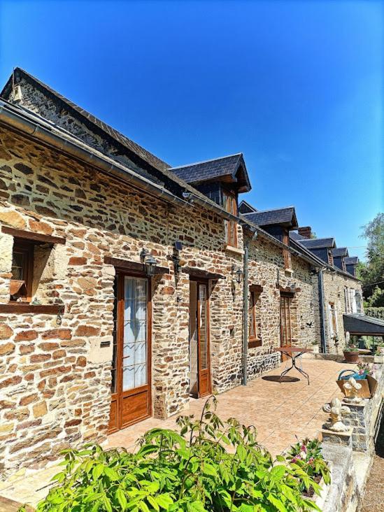 Le Moulin De Benneville Chambres D'Hotes, Petit Dejeuner Compris Cahagnes ภายนอก รูปภาพ